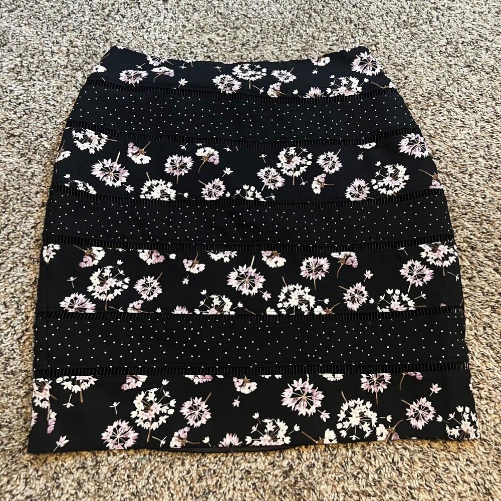White House Black Market Floral Polka Dot Mini Skirt Black White 4‎ 570231119